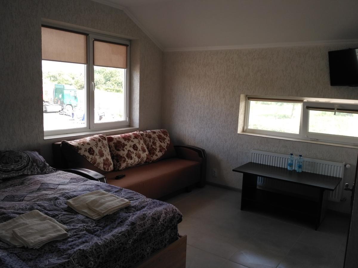 Motel Lutsk Ngoại thất bức ảnh