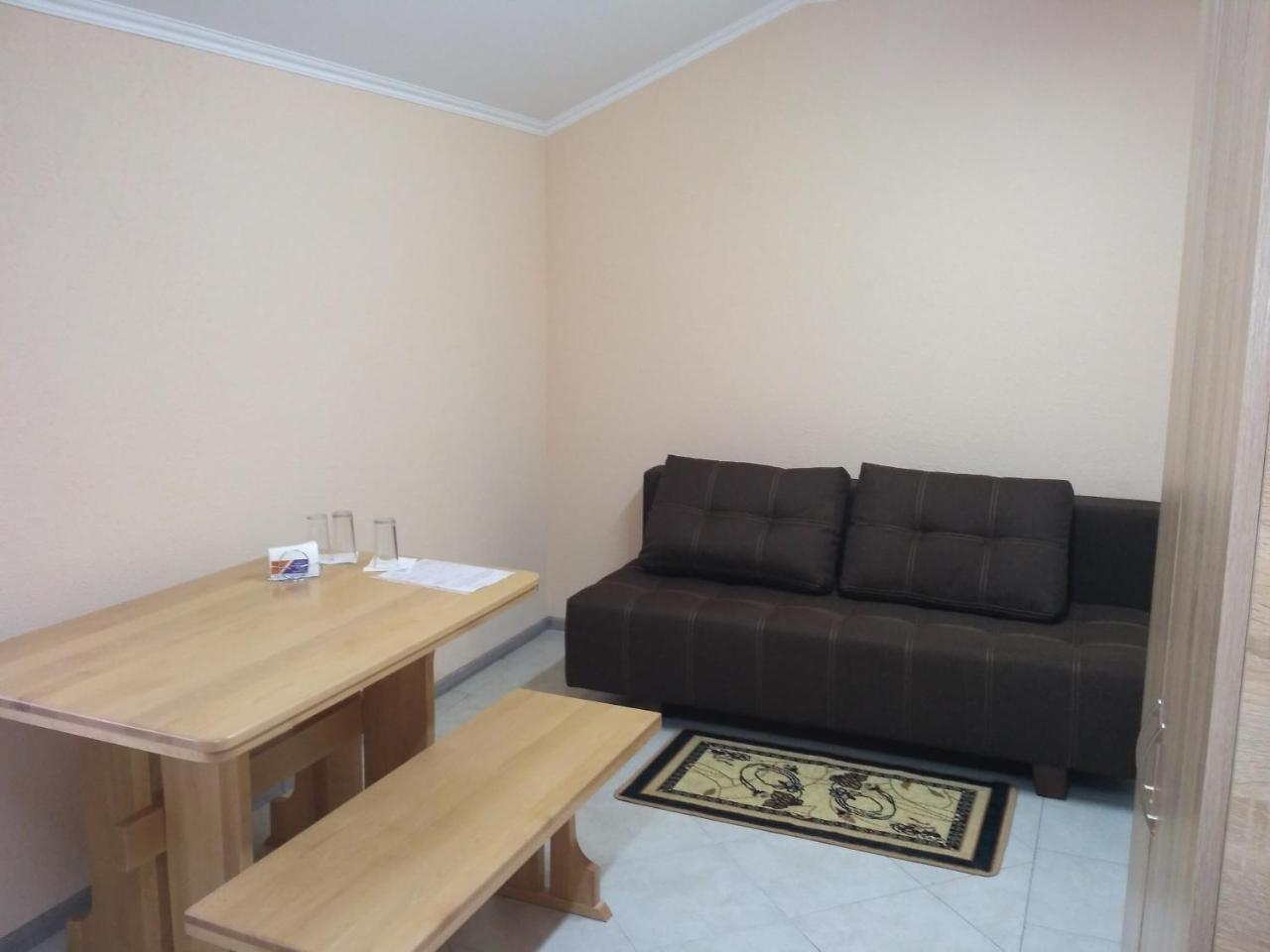 Motel Lutsk Ngoại thất bức ảnh